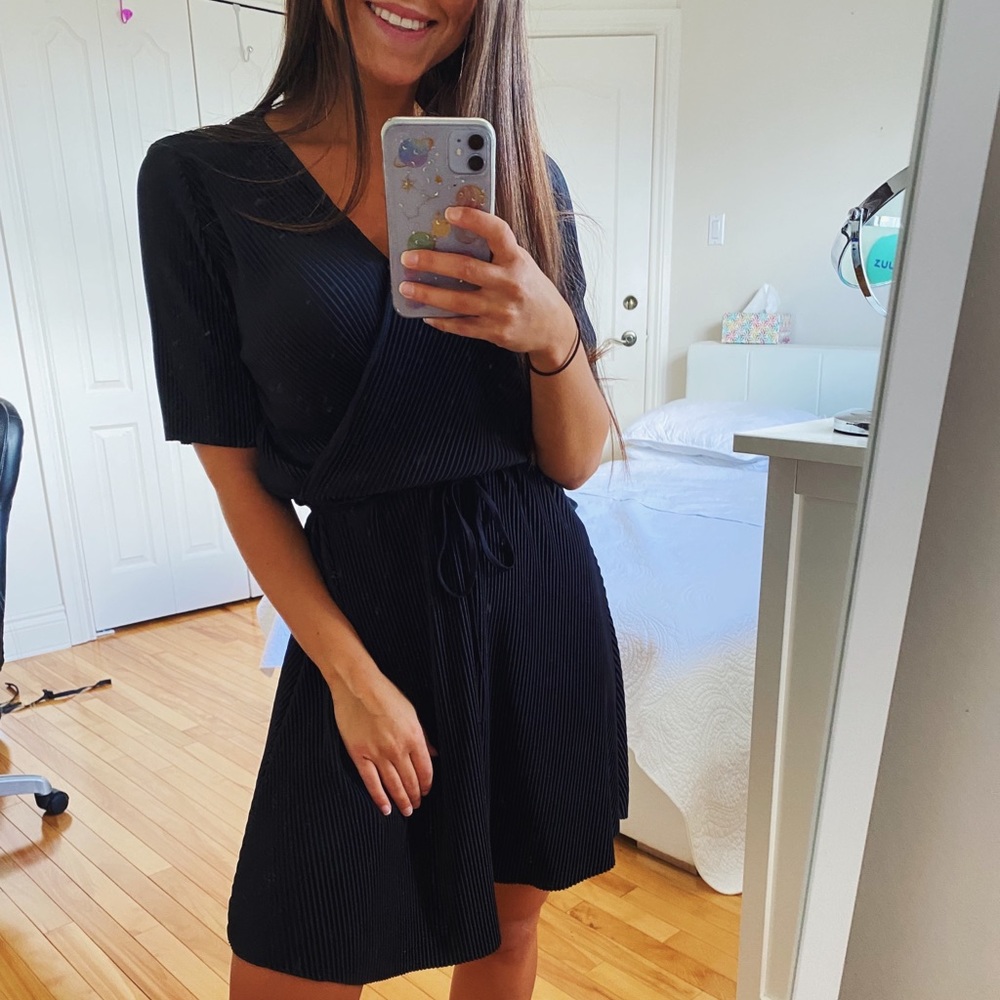 BLACK FLOWY SHORT SLEEVES DRESS SMALL CHIC